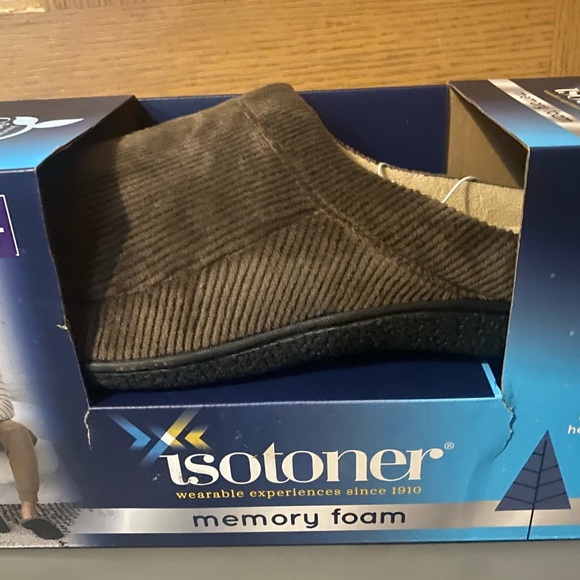Men’s Size 13-14 Isotoner Memory Foam Slippers - Picture 2 of 4